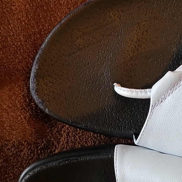 Covington white & black sandals 8M - Picture 10 of 11